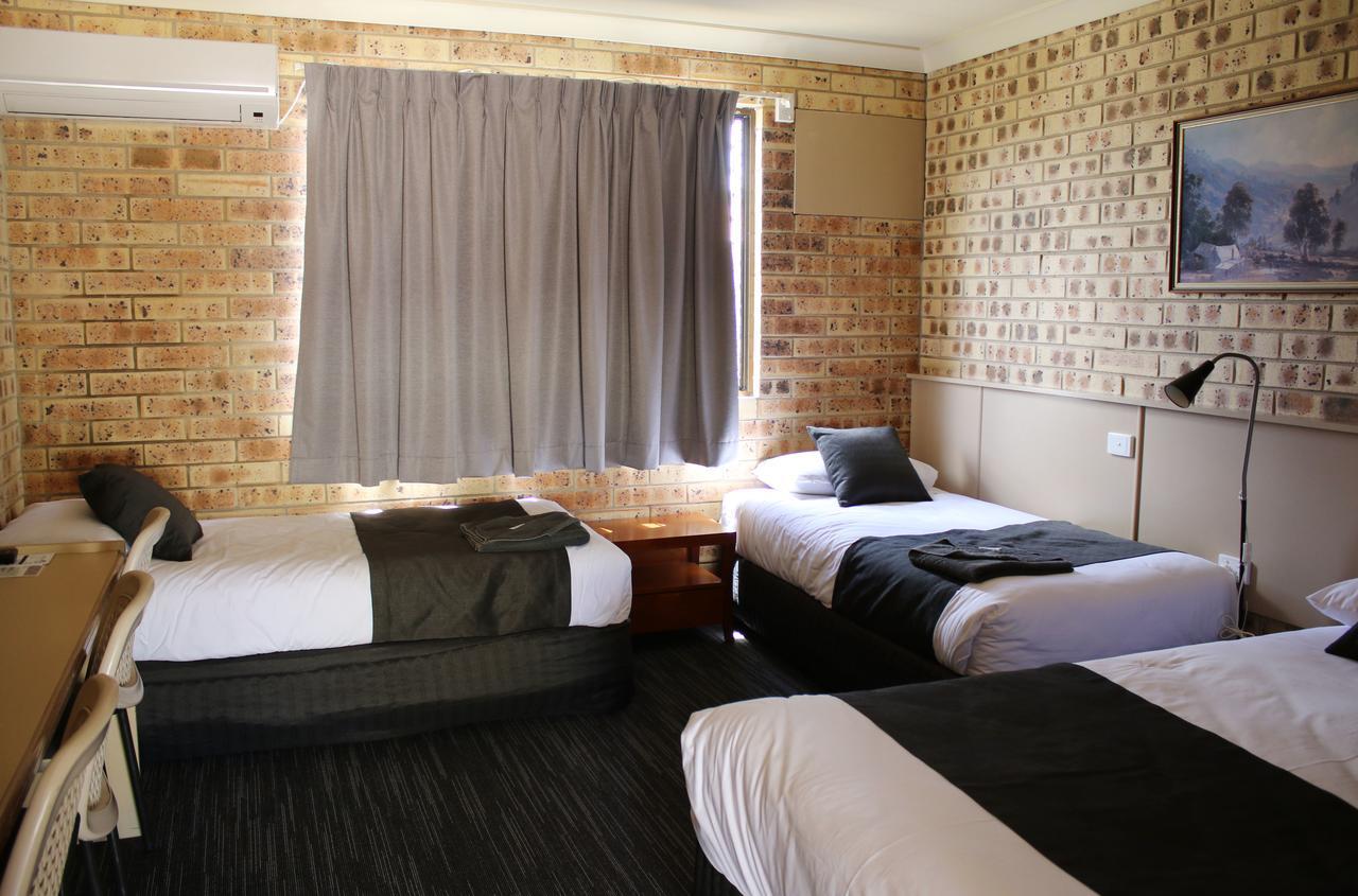 Clermont Country Motor Inn Extérieur photo