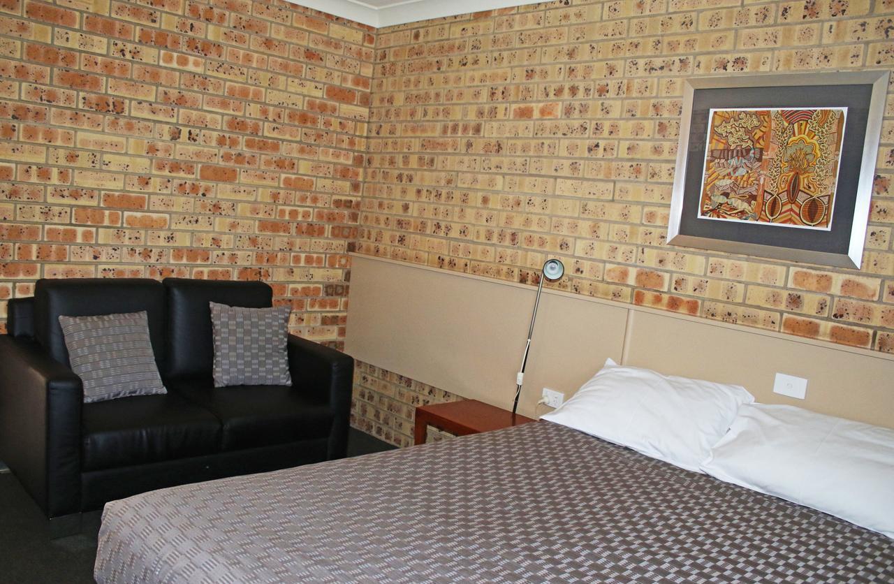 Clermont Country Motor Inn Extérieur photo